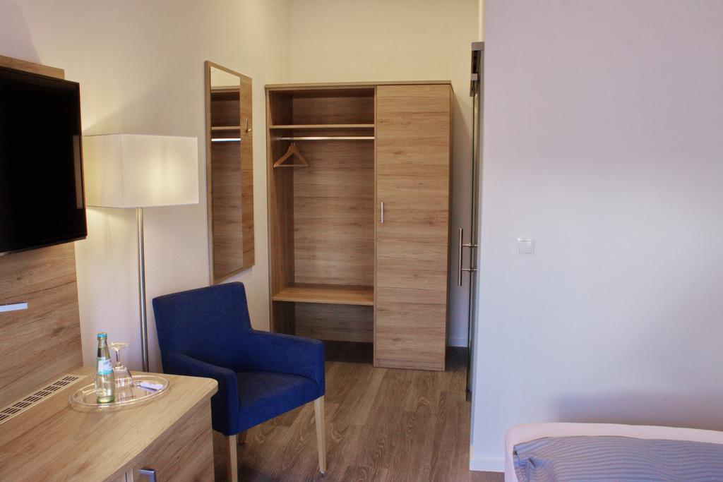 Stichwehs Hotel Am Bahnhof Elze Kültér fotó