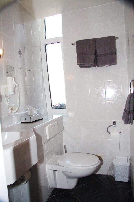 Stichwehs Hotel Am Bahnhof Elze Kültér fotó